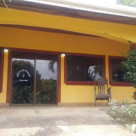 Cabinas Dayleth Hotel
